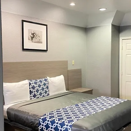 Island Suites Hobby Airport Houston Exterior photo